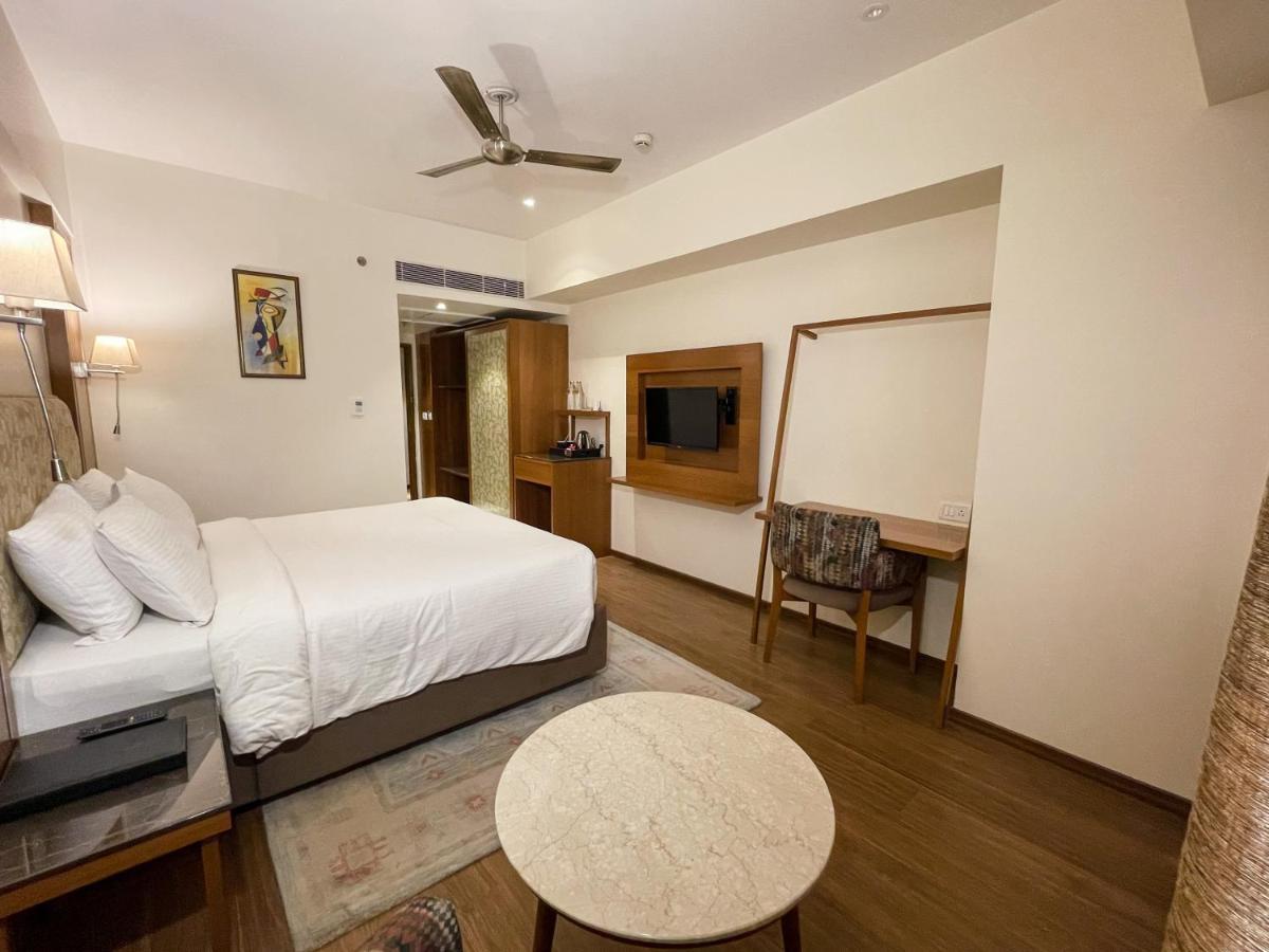 Comfort Hotel Vista Lucknow Buitenkant foto