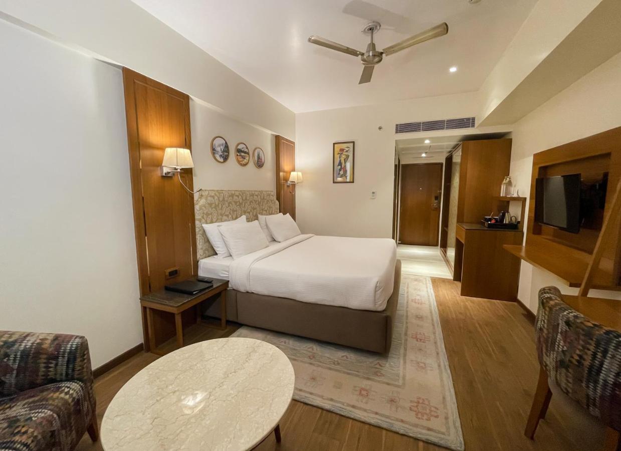 Comfort Hotel Vista Lucknow Buitenkant foto