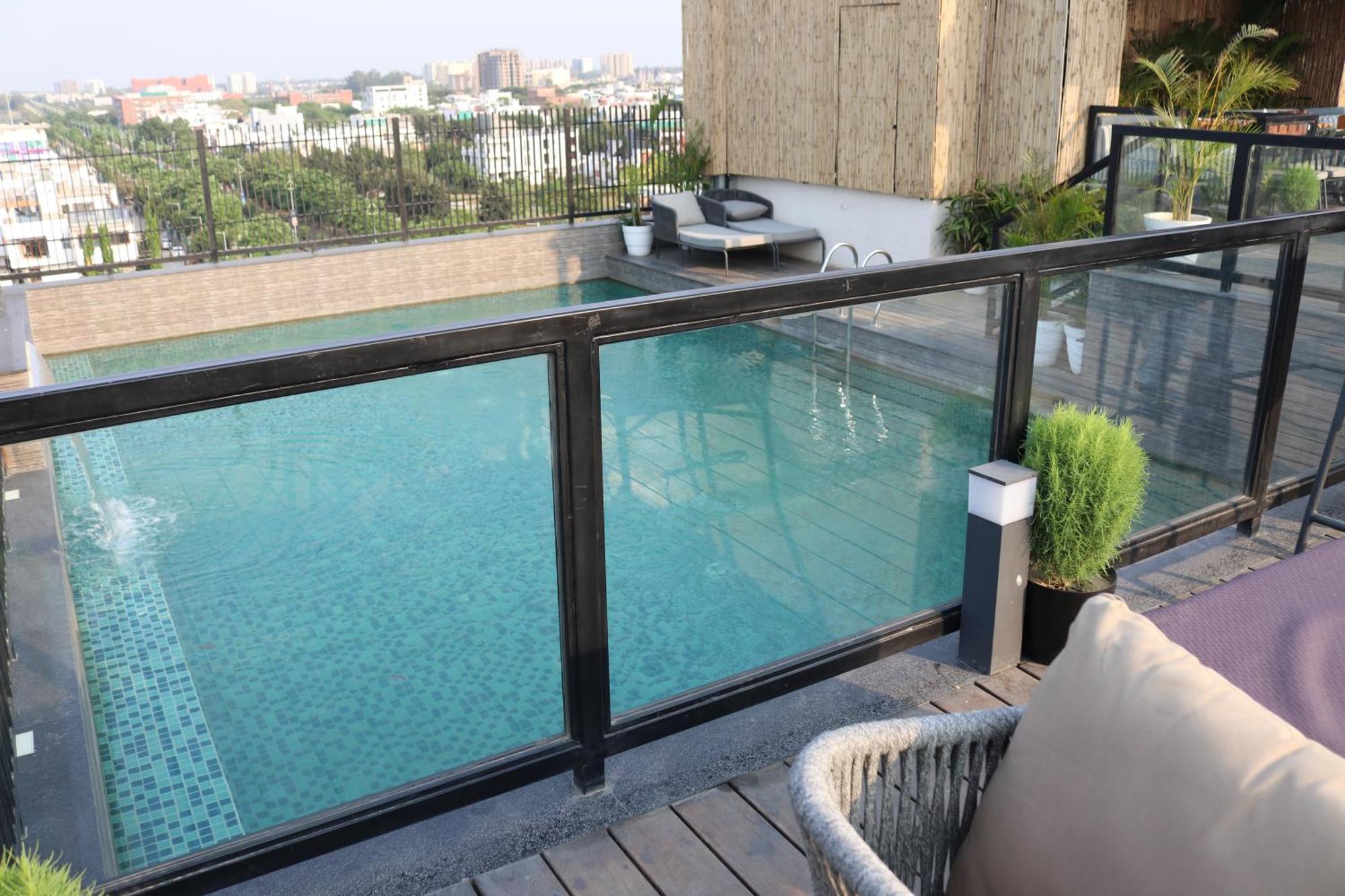 Comfort Hotel Vista Lucknow Buitenkant foto