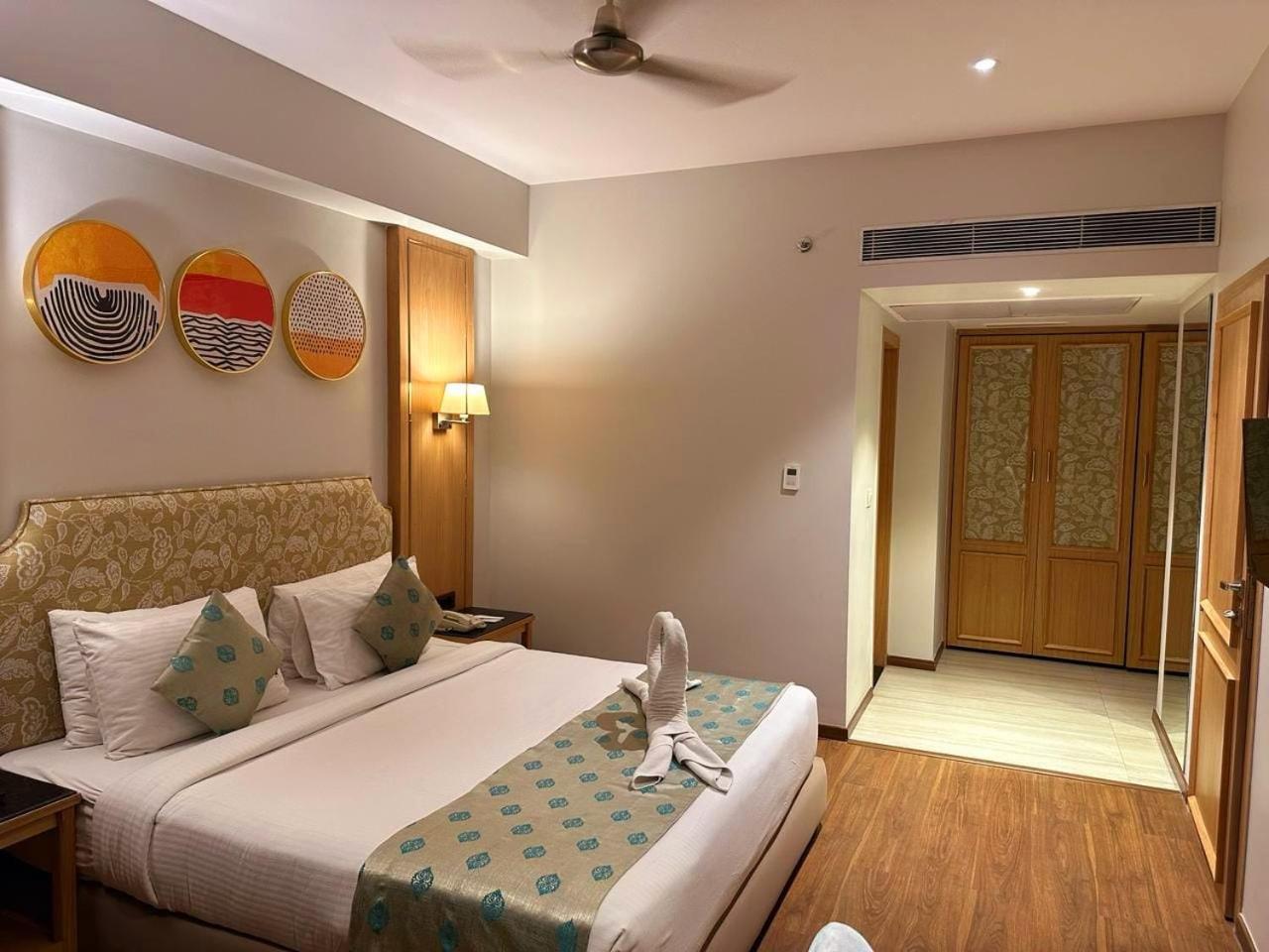 Comfort Hotel Vista Lucknow Buitenkant foto